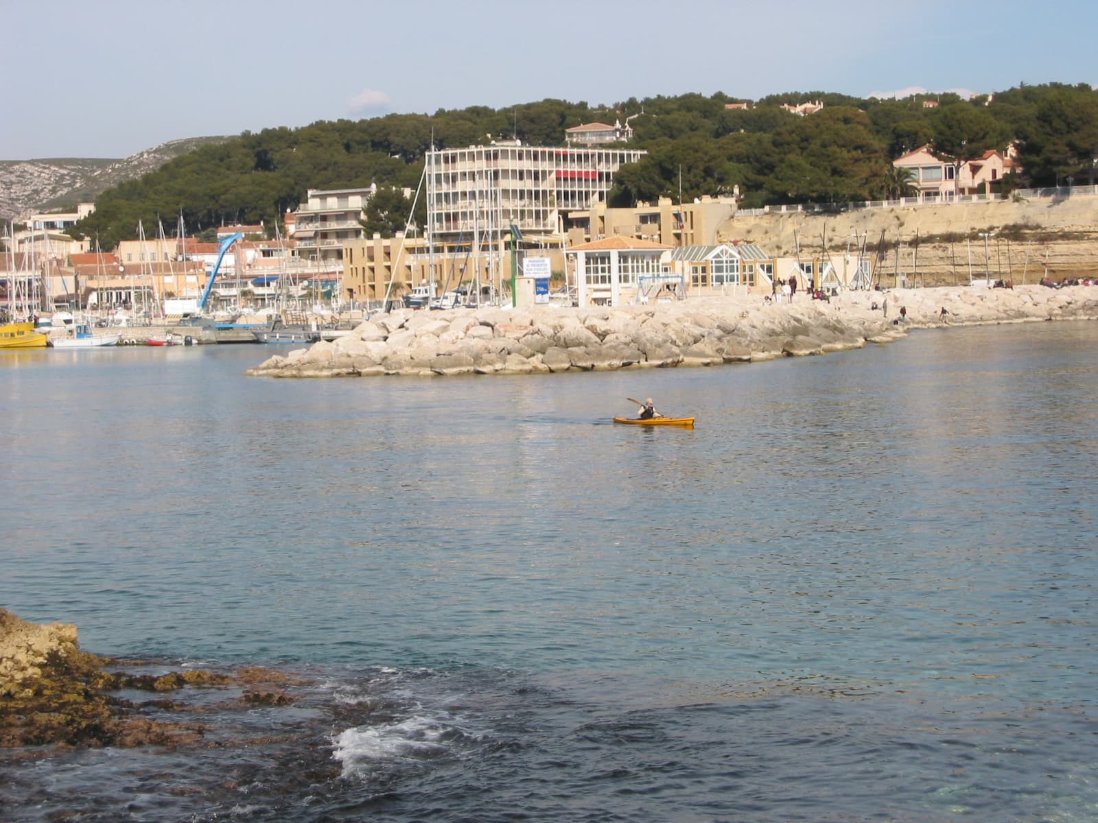 Carry-le-Rouet, le port vu de la mer, côte bleue