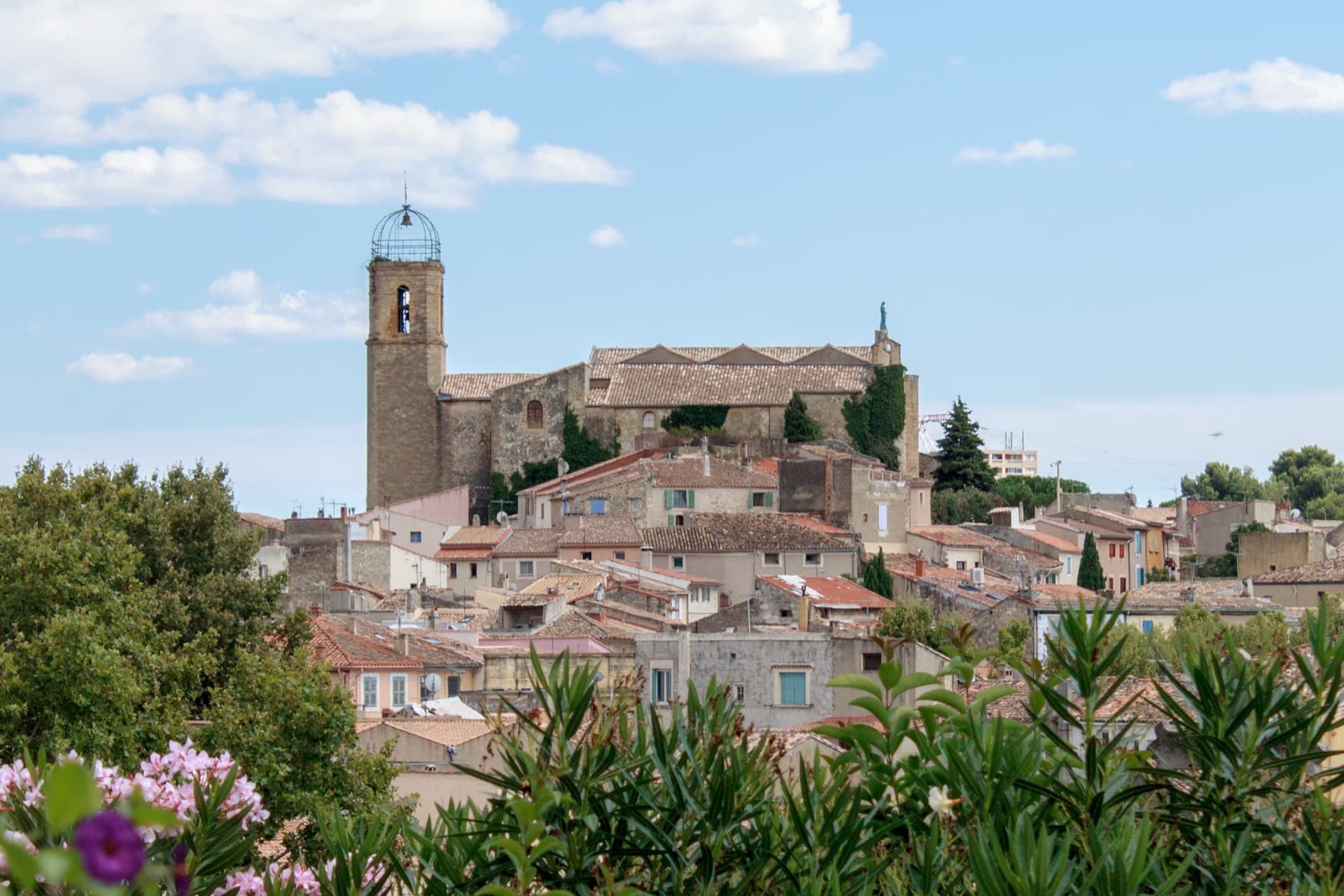 Istres, le centre historique et son clocher