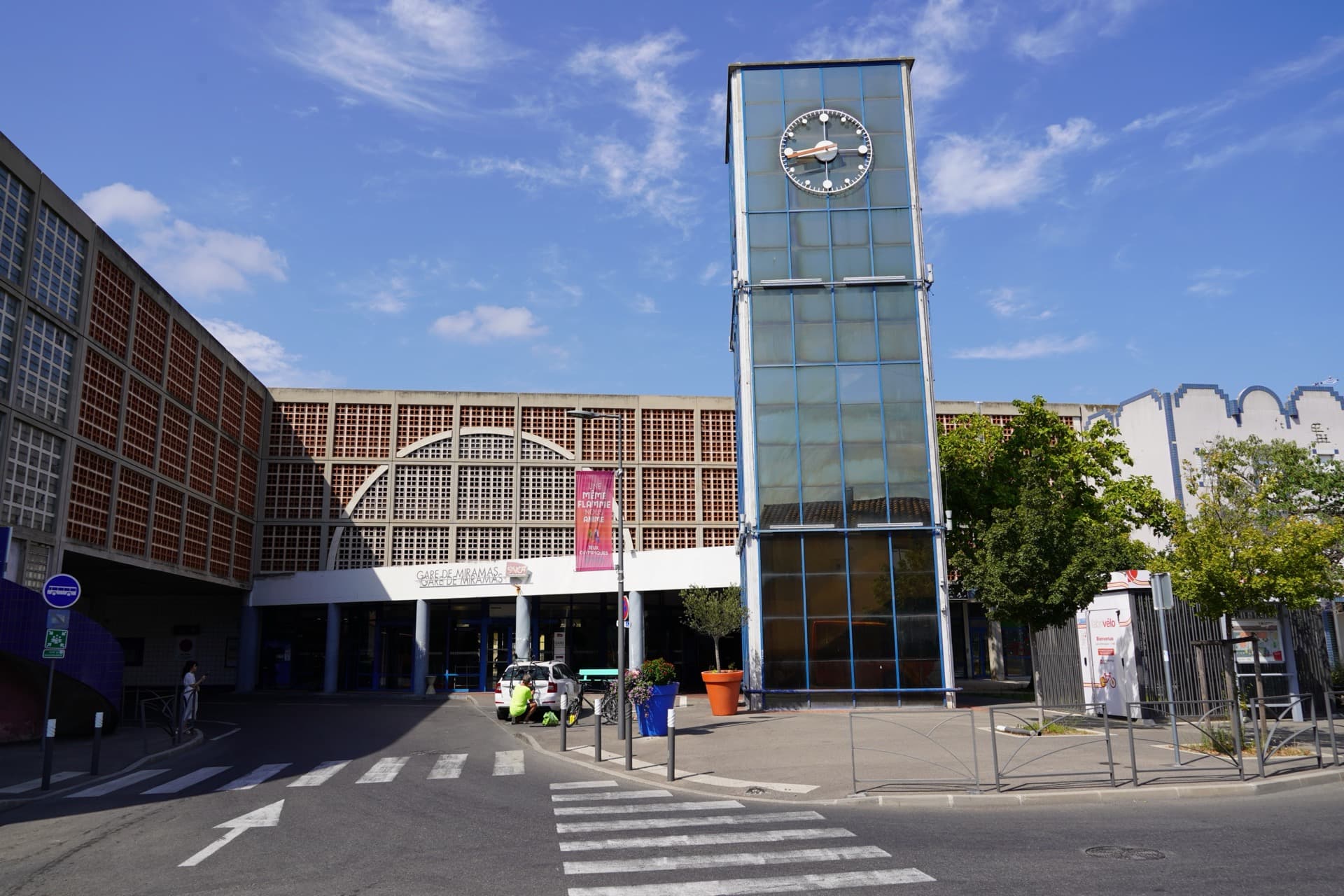 Miramas, la gare et sa tour-horloge