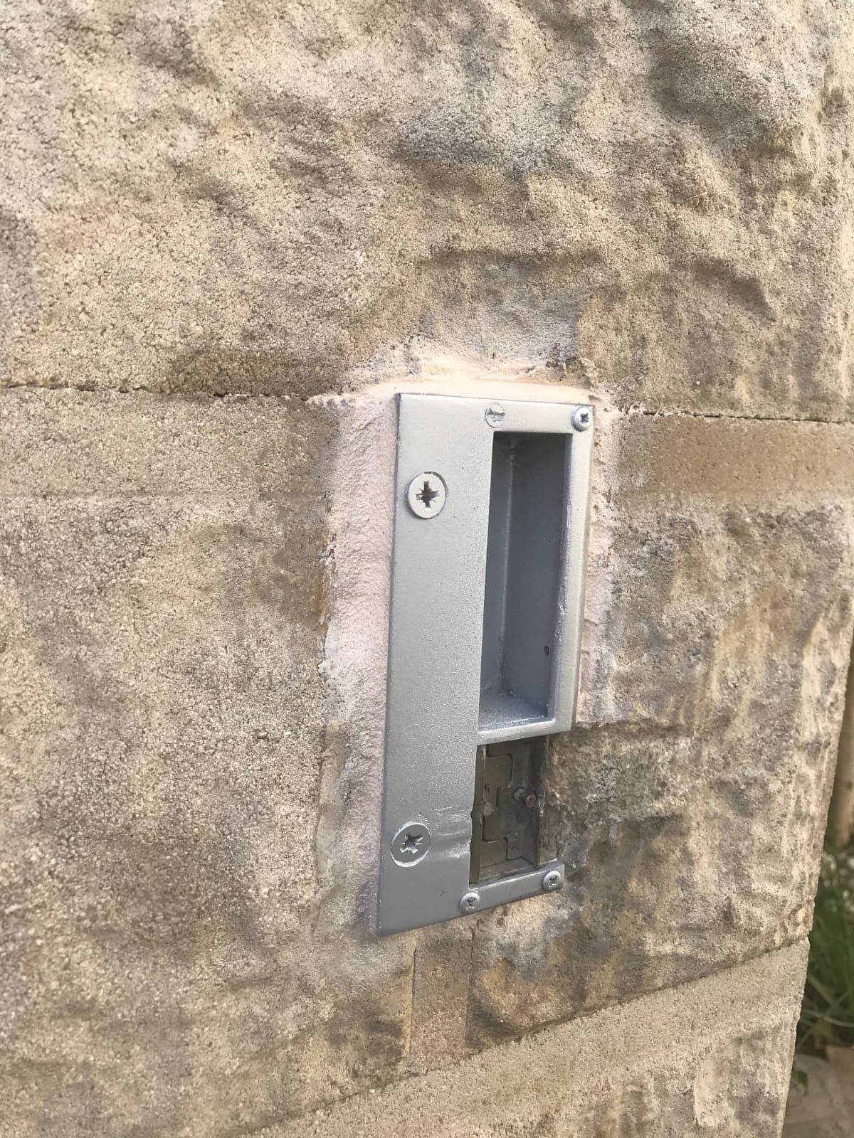 Rénovation gâche électrique de portillon