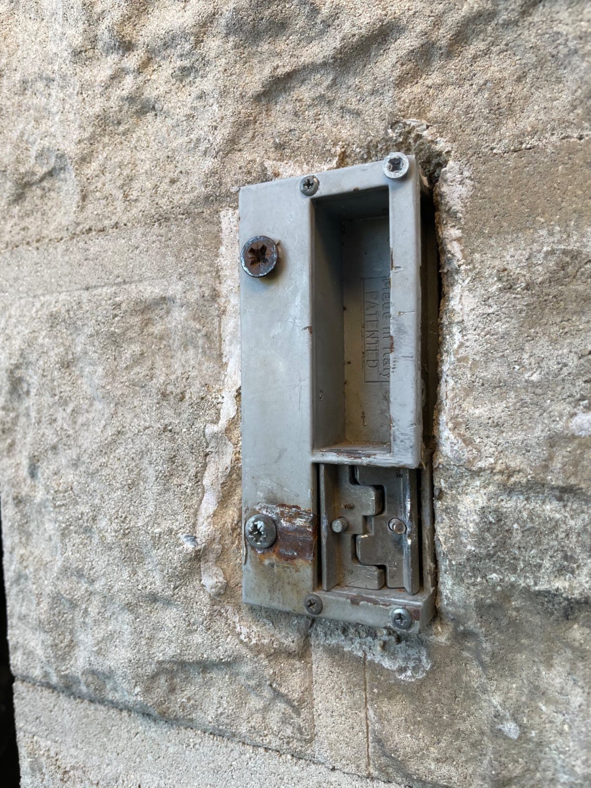 Gâche électrique portillon Marignane - Après réparation