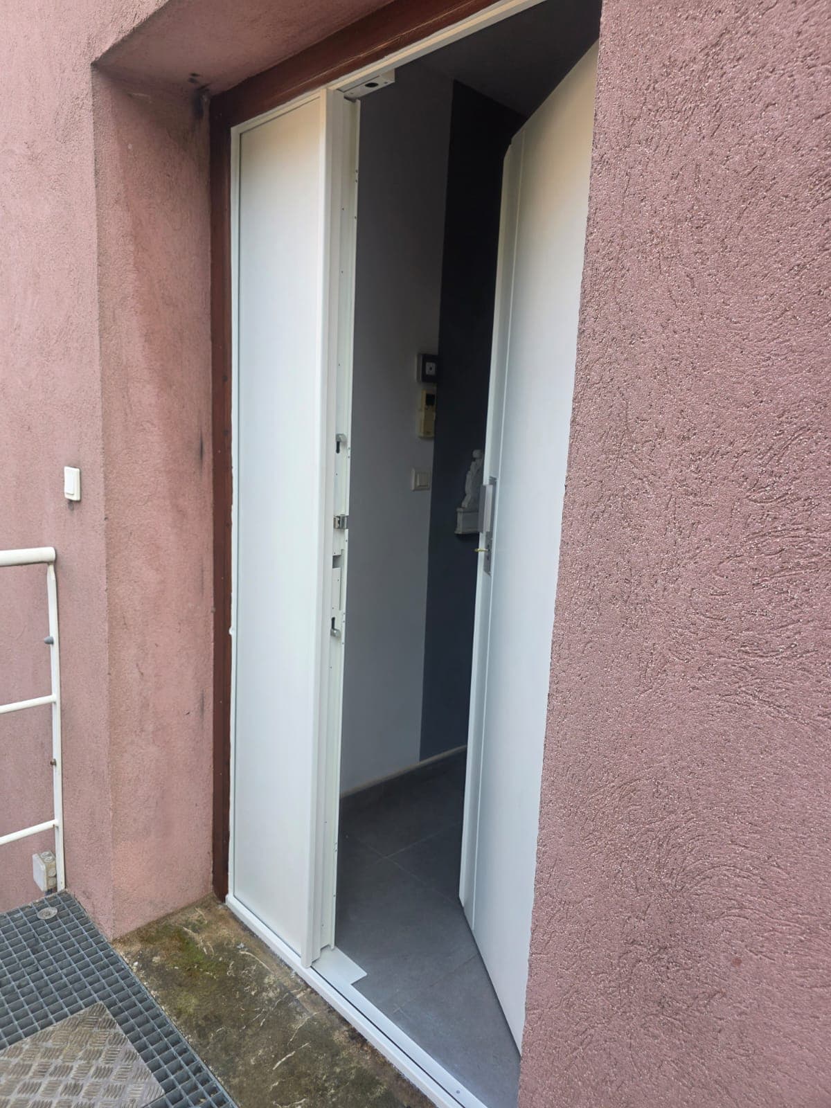 Installation porte blindée Martigues - Préparation