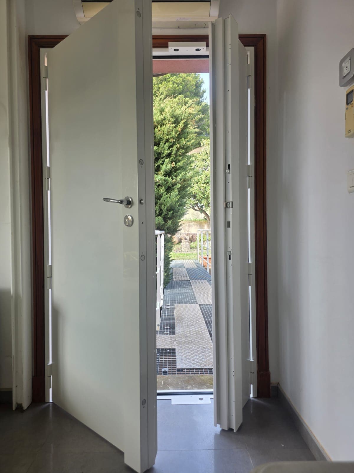 Détail serrure porte blindée Martigues